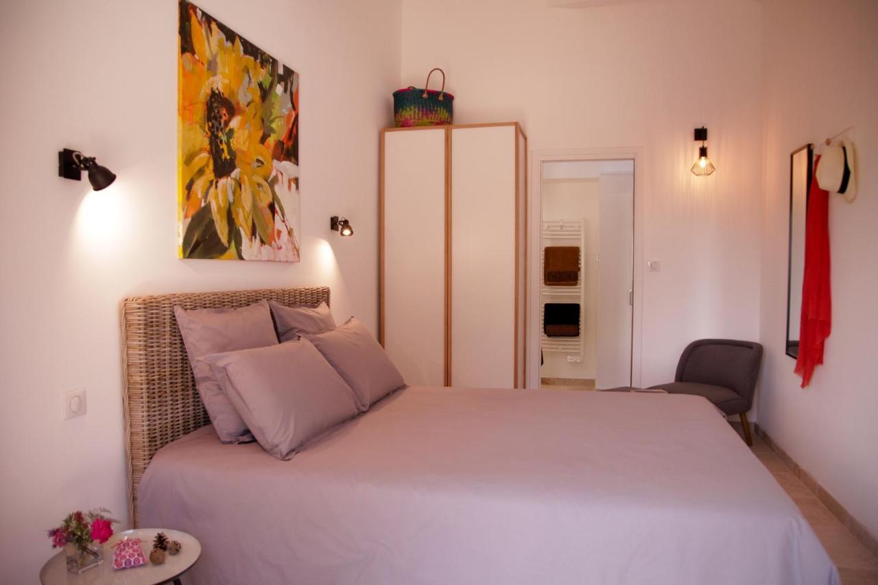 La Figue Noire Bed & Breakfast Caromb Bagian luar foto