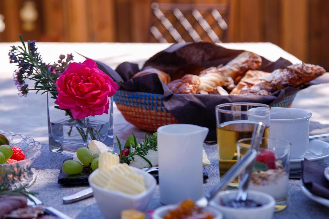 La Figue Noire Bed & Breakfast Caromb Bagian luar foto